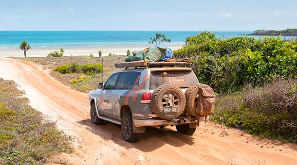 4x4 vehicle driving on beach with accessories insalled by an a gold coast auto electrician